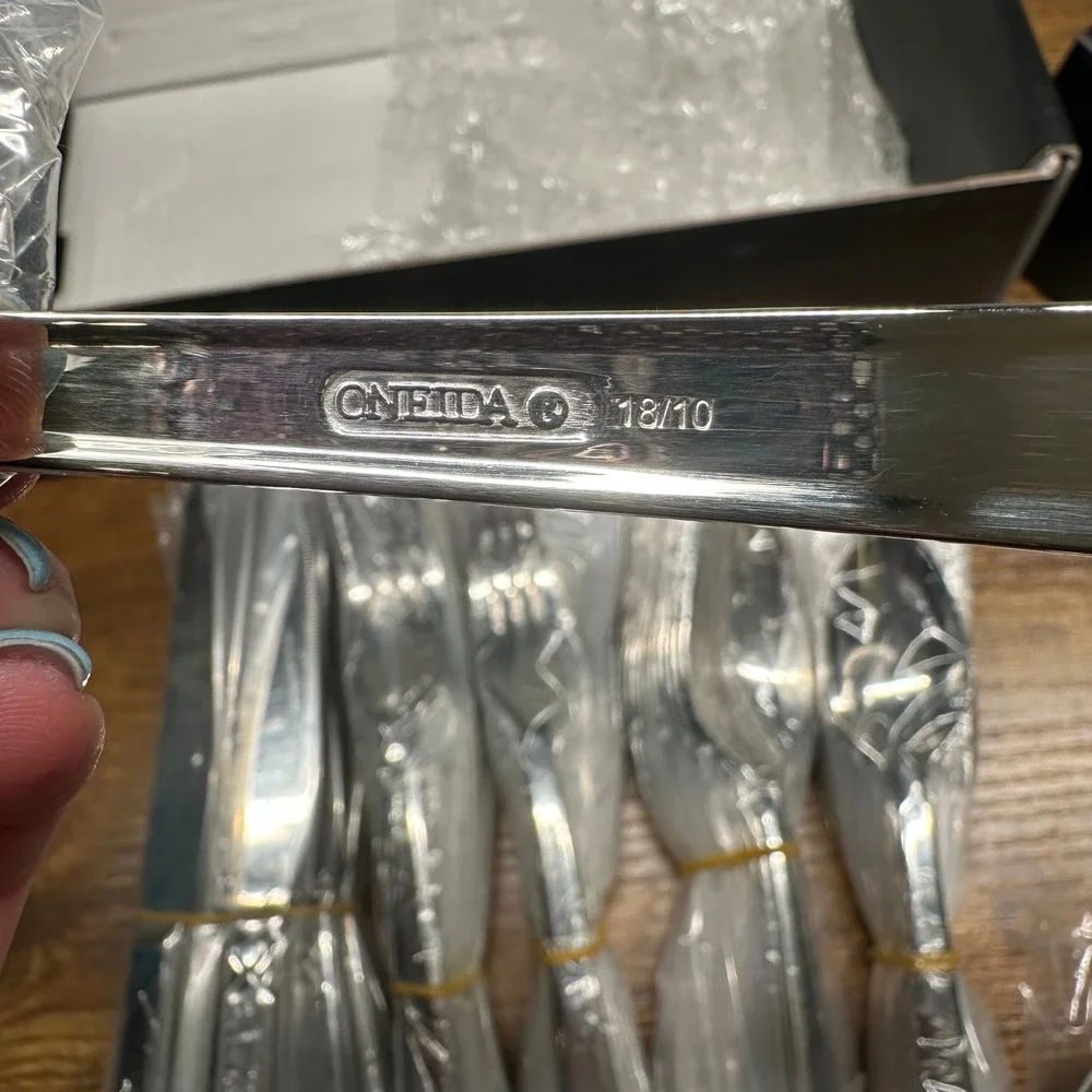 Oneida Chroma 65 Piece Flatware Set 18/10 Stainless Steel Service for 12 Silver